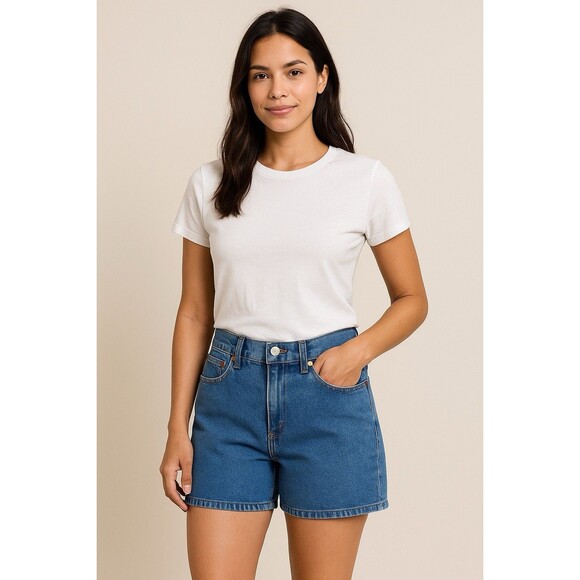 Levi’s Women’s Classic Fit Denim Shorts Size 12 Short Medium Wash High Rise - Picture 1 of 10
